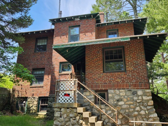 View of the front of the Mt. Gilboa house